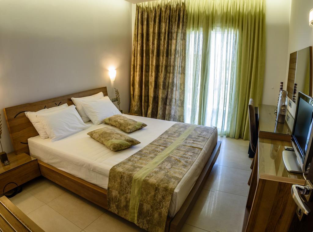 Ionion & Apartahotel